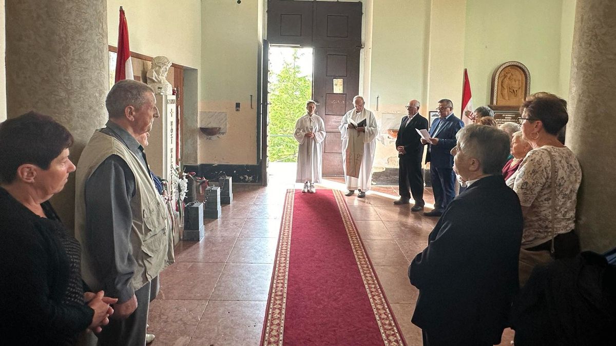 Hősök emlékünnepe Gannán