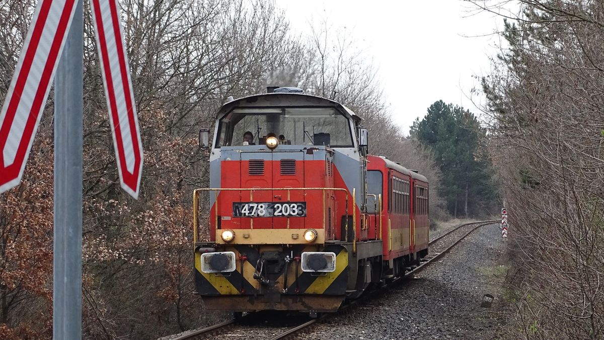 Vonatpótlás májusban – átszállás, késés, módosított menetrend több vonalon