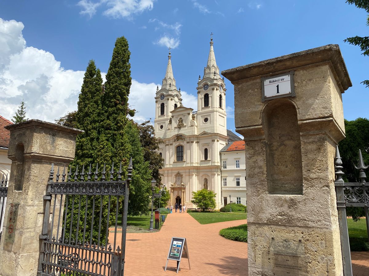 Zirc jellegzetes épülete a ciszterci apátsághoz tartozó bazilika