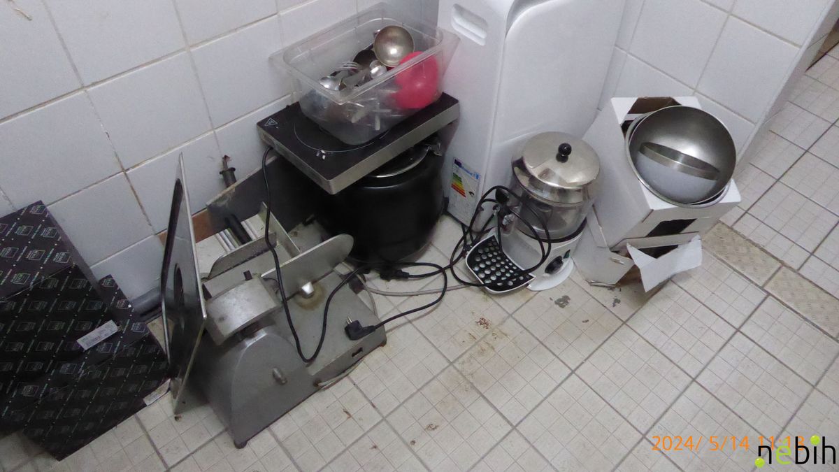 Azonnal bezárt egy éttermet a Nébih, gusztustalan, miket találtak (videó)
