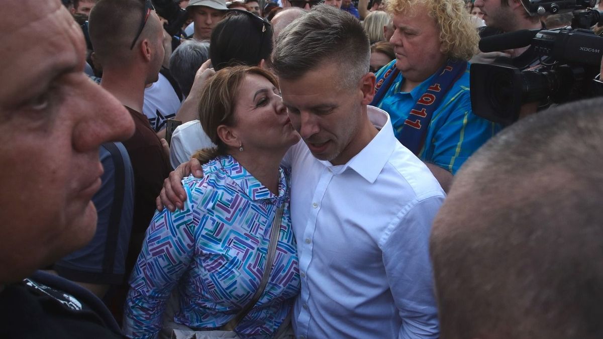 Orbán Viktor lelövését pezsgővel ünnepelné Magyar Péter rajongója