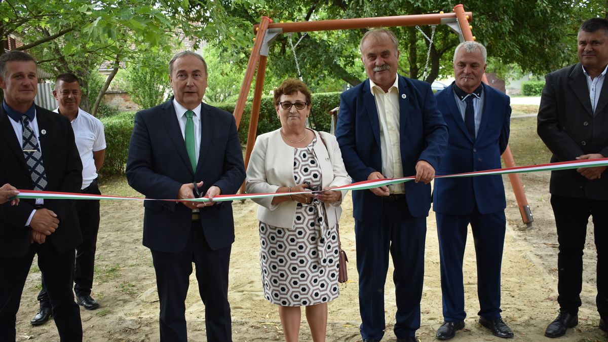 Járdát és játszóteret avattak Adásztevelen