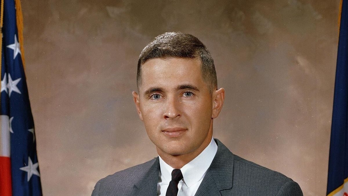 90 évesen lezuhant repülőgépével az Apollo 8 űrhajósa