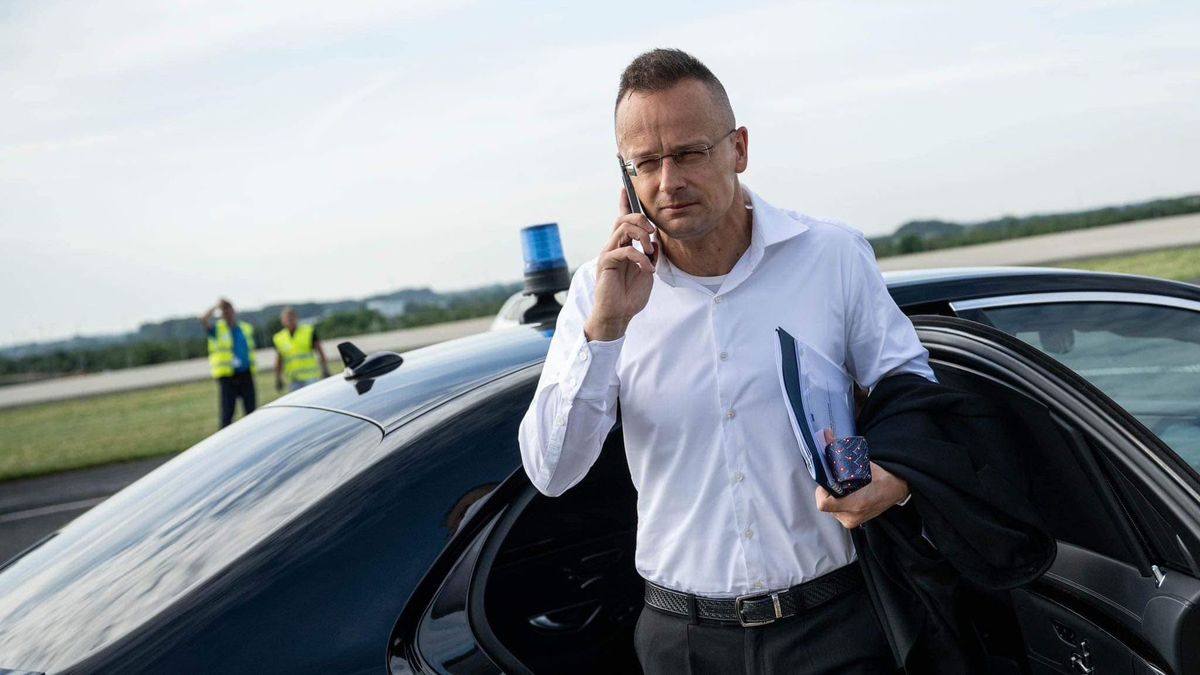 Szijjártó Péter: … azért Pápán rendben van a tábor (videó)