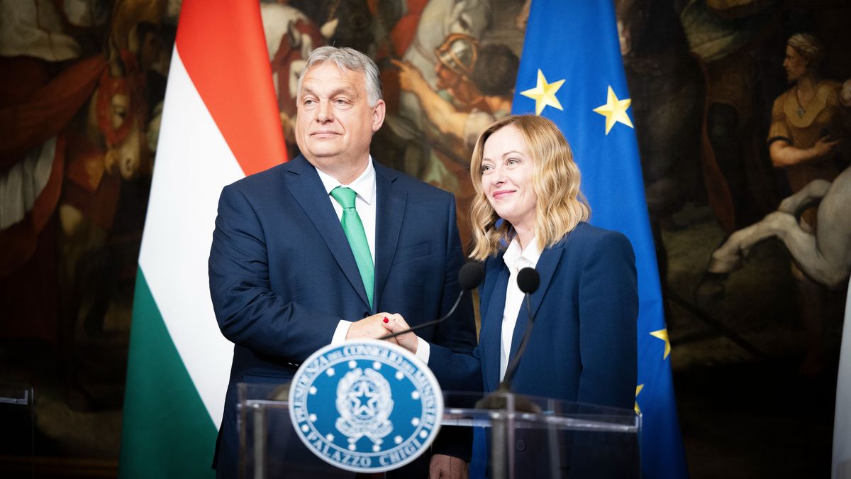 Az olasz miniszterelnök támogatásáról biztosította Orbán Viktort (videó)