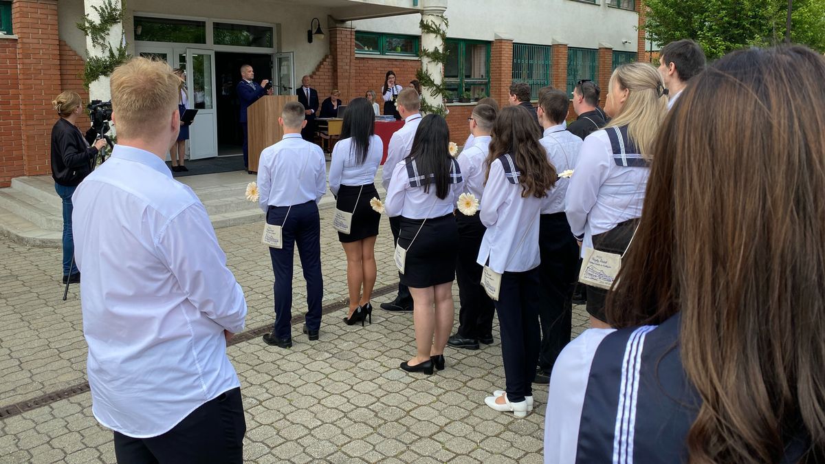 "Egy kis izgalom még jót is tesz" – Ma kezdődtek el a zirci Regulyban a szóbeli érettségik