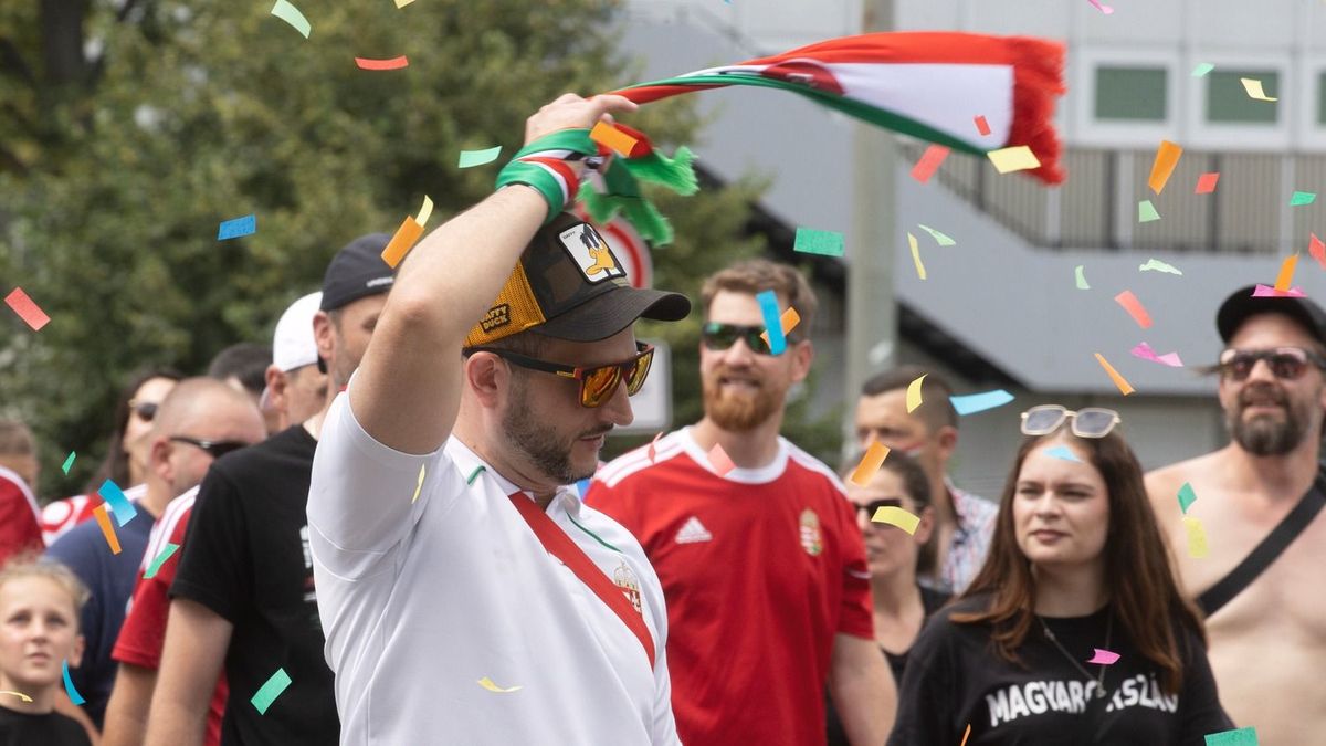 A magyar szurkolók üzentek a skót drukkereknek: a pálinka jobb, mint a whisky – frissül