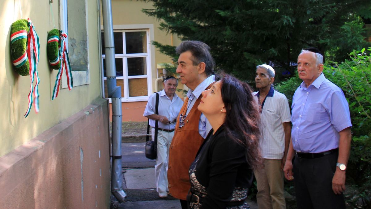 Zsidó és roma áldozatokra emlékeztek