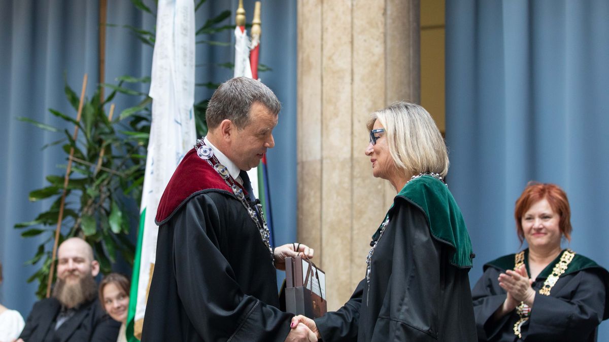 Diplomaátadó – a Humántudományi Kar hallgatói vették át okleveleiket