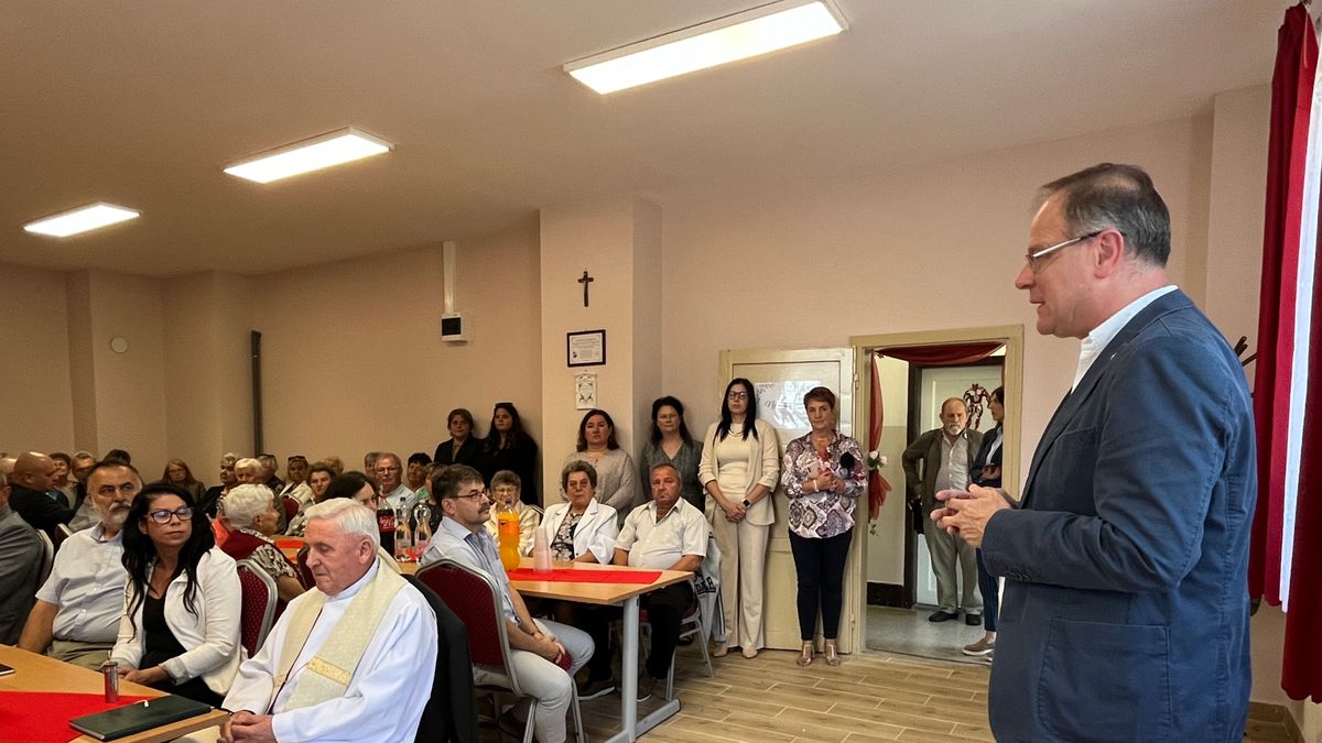 Összefogással újult meg a nyirádi nyugdíjasok klubhelyisége