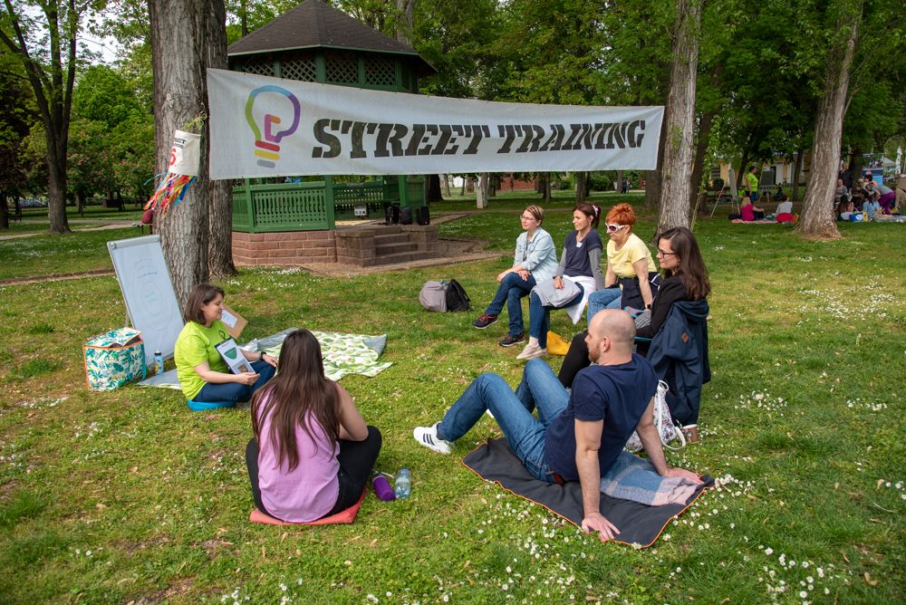 Június 15-én, szombaton délután a balatonalmádi mólónál ötödik alkalommal rendezi meg a Street Training Balaton tanulási fesztivált a BENT Balatoni Női Vállalkozói Egyesület a Flow Alapítvánnyal együttműködésben