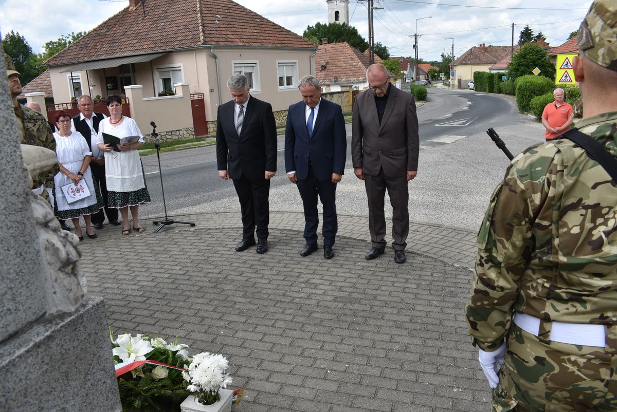 A korona 68 év elteltével került vissza az eredeti helyére