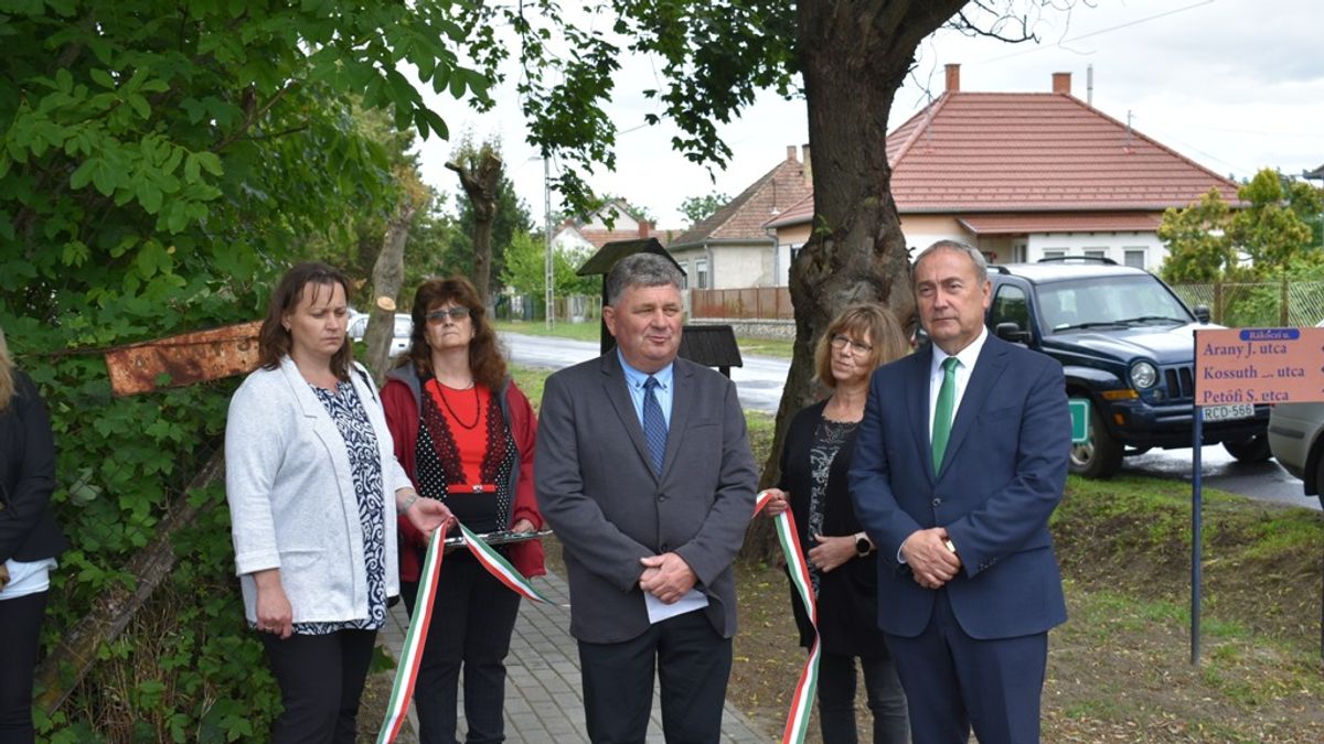 Megújultak a nagyalásonyi járdák
