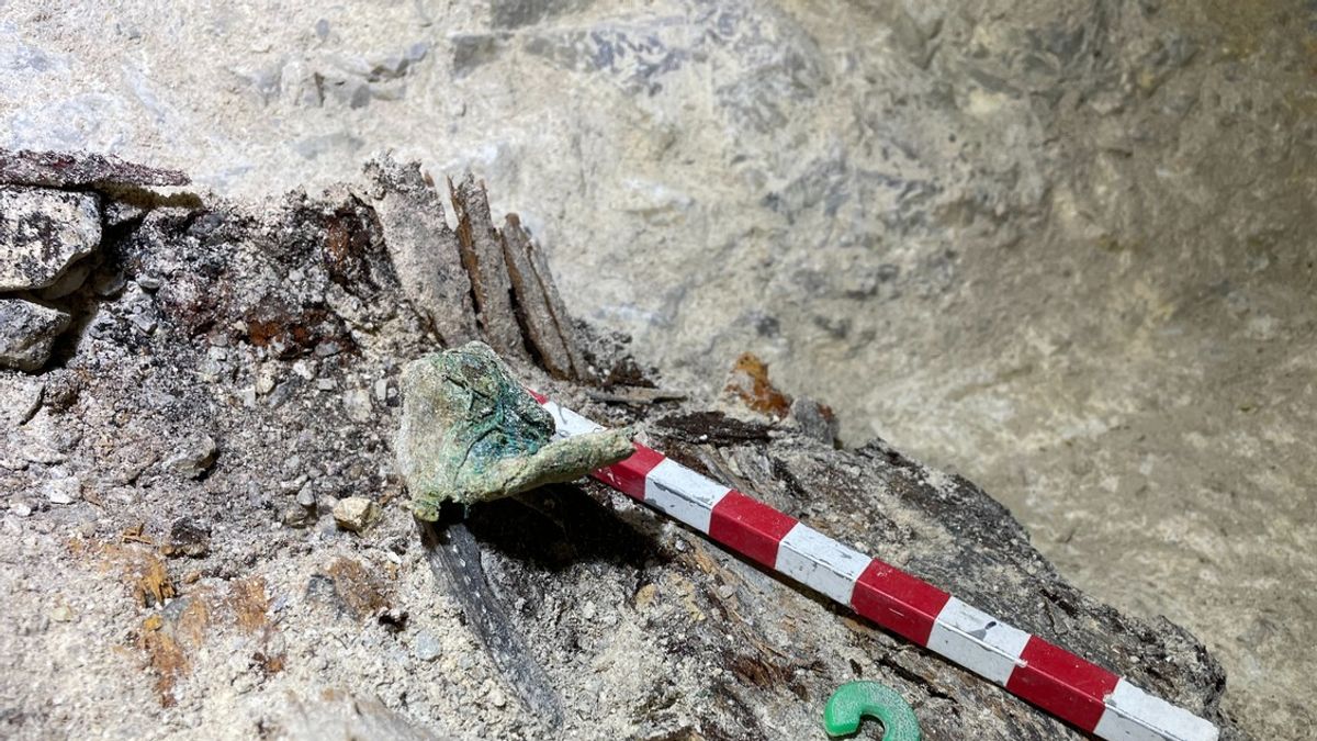 Tizenhetedik századi női papucs került elő a veszprémi várnegyedben