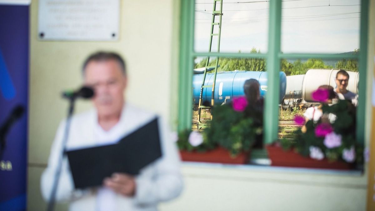 Idén nyáron már HÉV- és autóbusz-állomásokon hallhatók a magyar költők versei