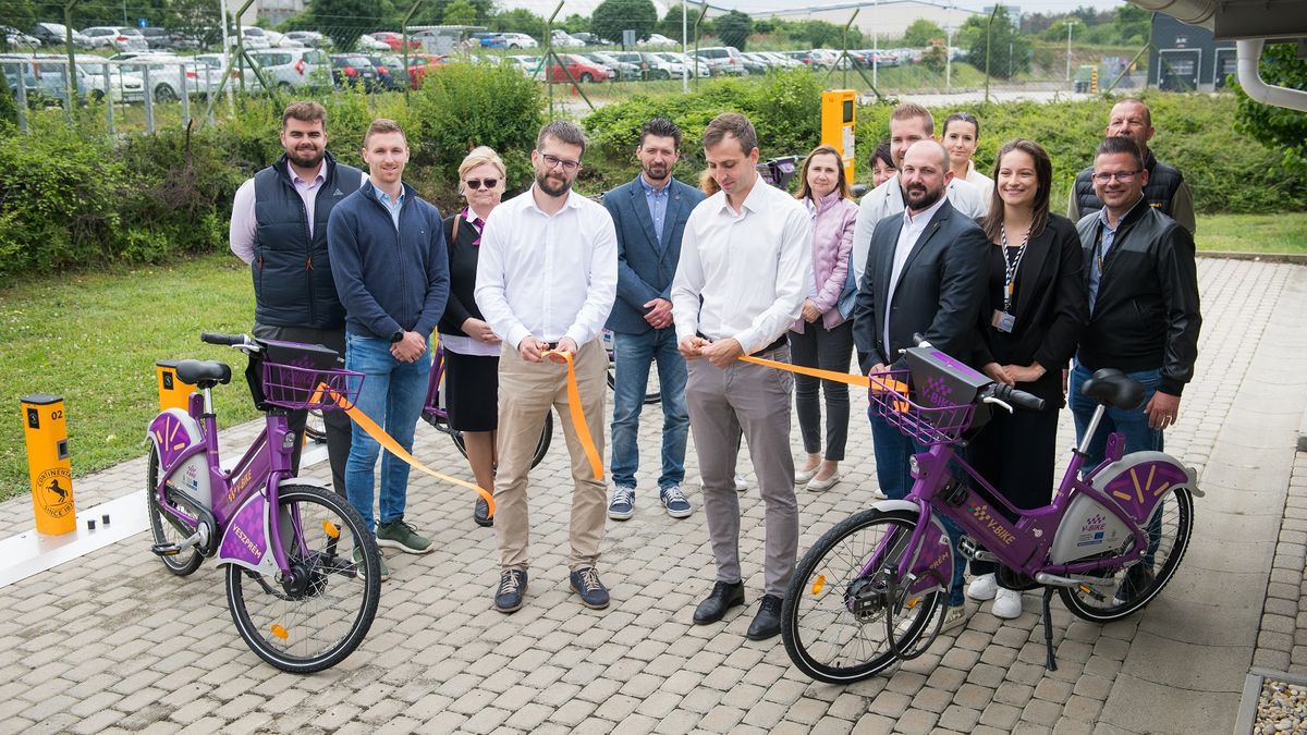 V-Bike-kal a munkába (is) – A Continental és a V-Busz példaértékű együttműködésének köszönhetően bővült a veszprémi elektromos közbringa rendszer
