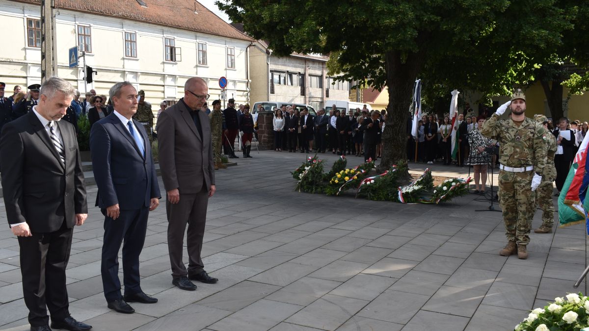 A trianoni békediktátum évfordulójára emlékeztek Pápán