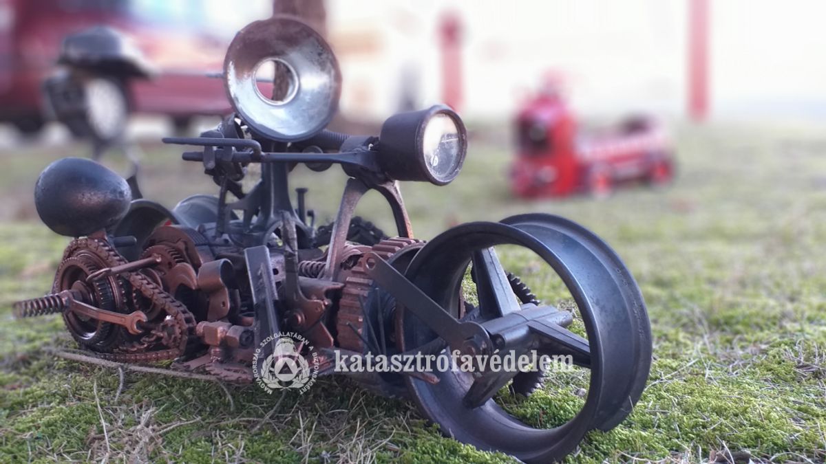 Exkluzív tárlaton mutatkozott be az ajkai tűzoltó