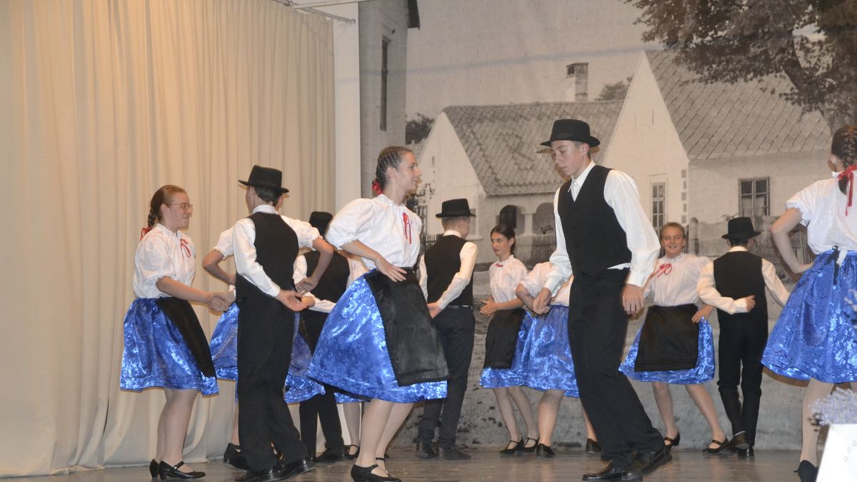 Levendulacsokorral mondtak köszönetet a diákok