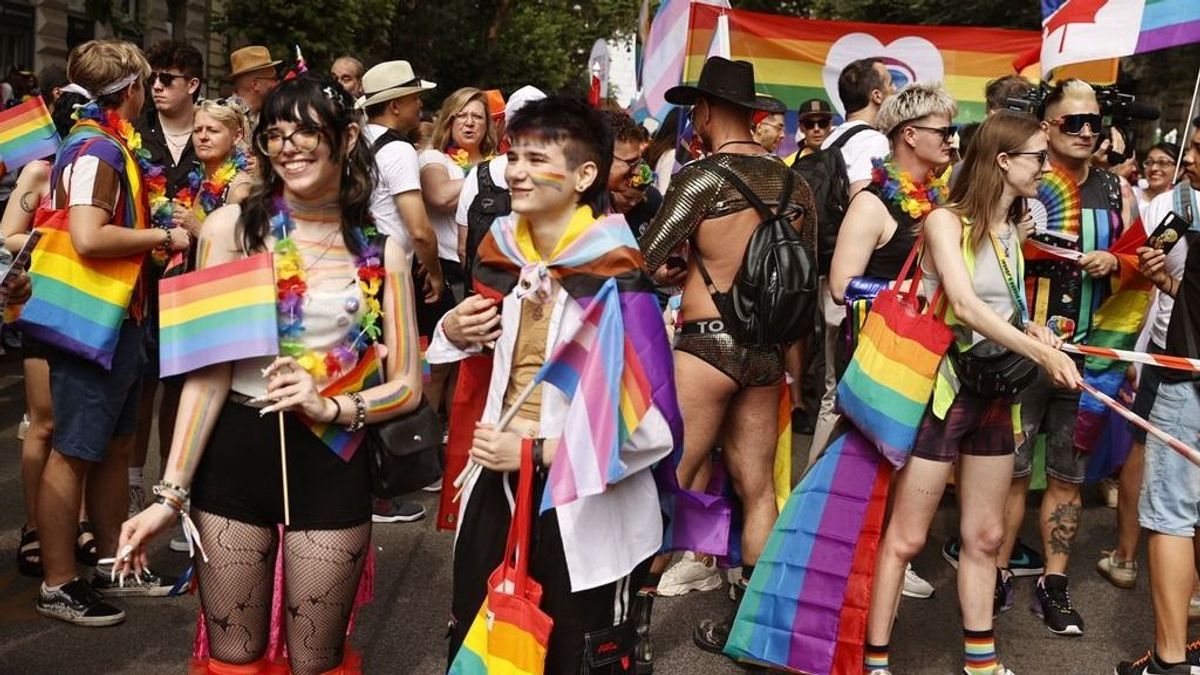 „Ha Magyar Péter hatalomra kerül, több jogot kap az LMBTQ-közösség” – vélik a Pride résztvevői (videó)