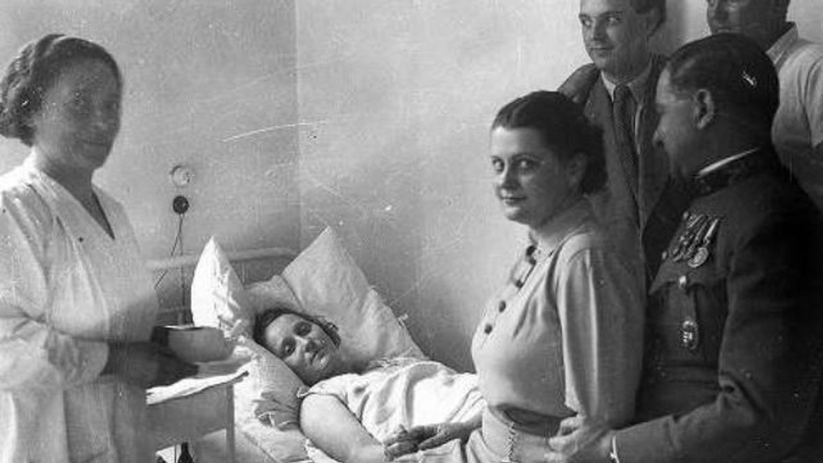 A szőke, a bombázó és egy gőzölgő sütemény - Egy veszprémi internálás margójára