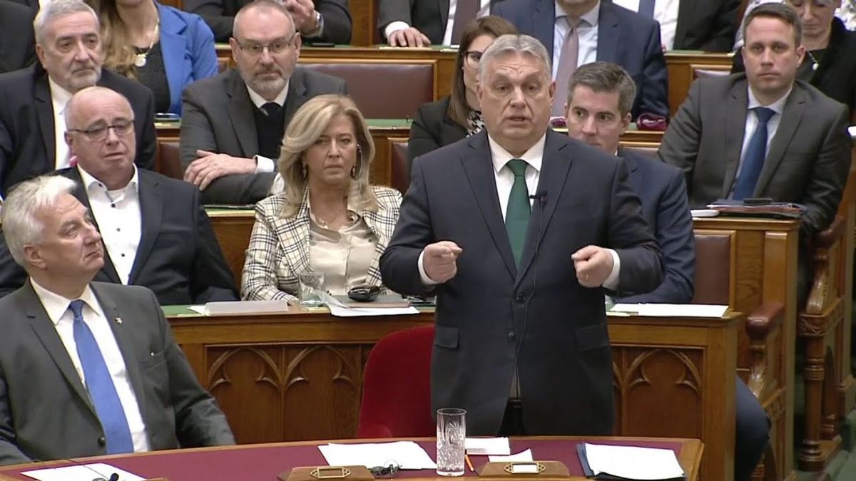 Orbán Viktor azonnali kérdésekre válaszol a parlamentben ( élő)