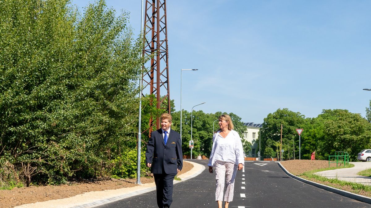 Új útszakaszt adtak át az Alsóvárosban