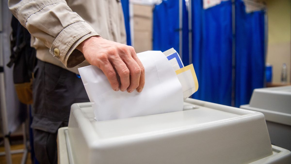 Kétszeres a tét: ma tartják az önkormányzati és parlamenti választásokat – frissül