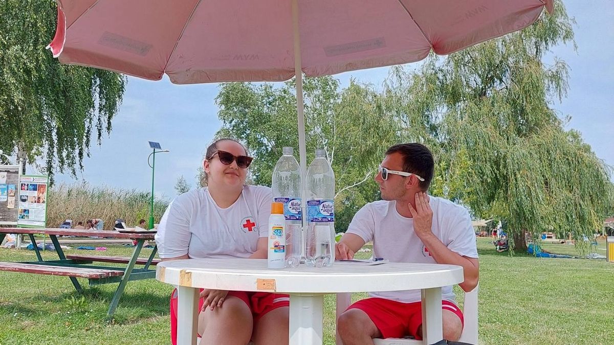 Elindítják a balatoni elsősegély-szolgálatot a Magyar Vöröskereszt önkéntesei