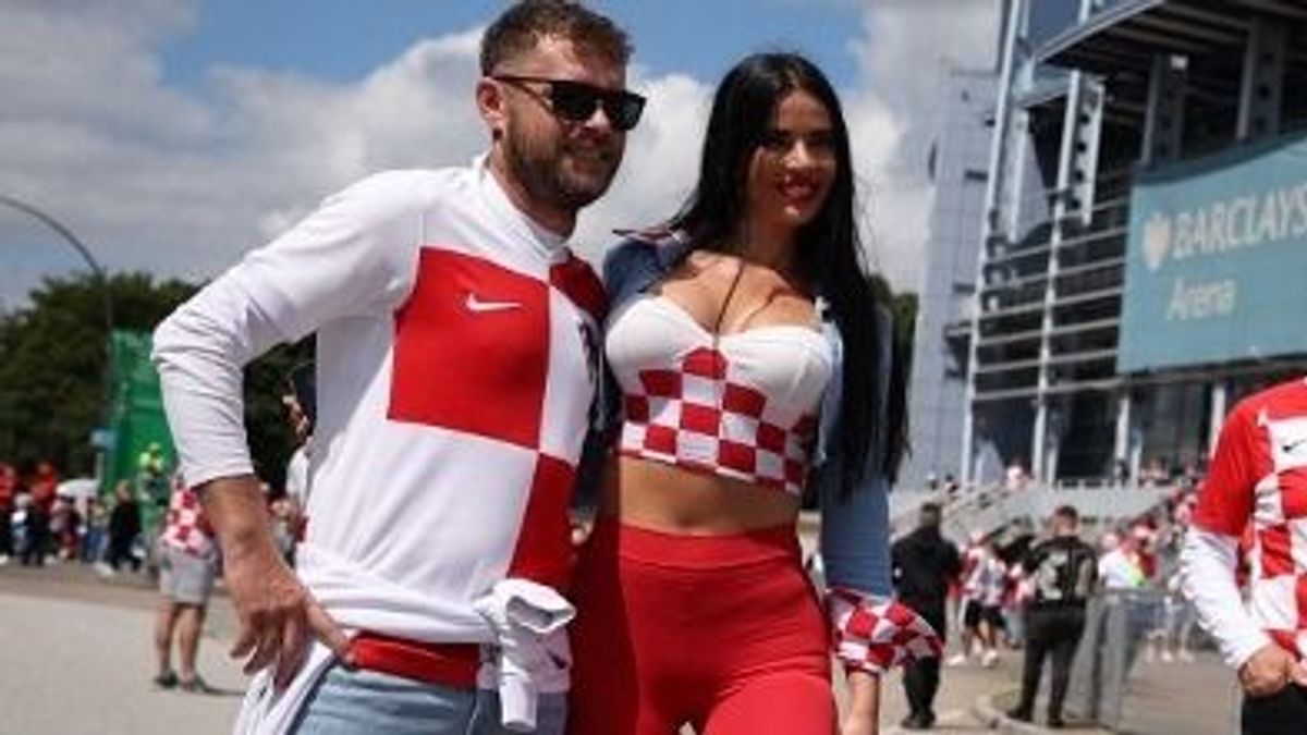 A horvát kebelcsoda szurkolókkal fotózkodott a horvát–albán meccs előtt