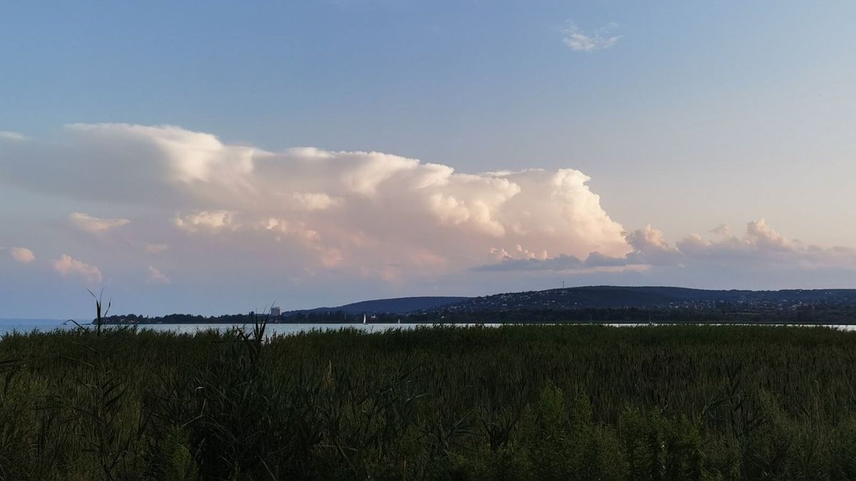 Hatalmas villámokkal érkezett meg a vihar a Balaton-partra