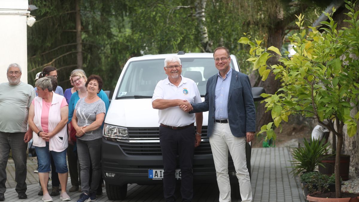 Az új falubusz a pulaiakat szolgálja a mindennapokban (galéra)