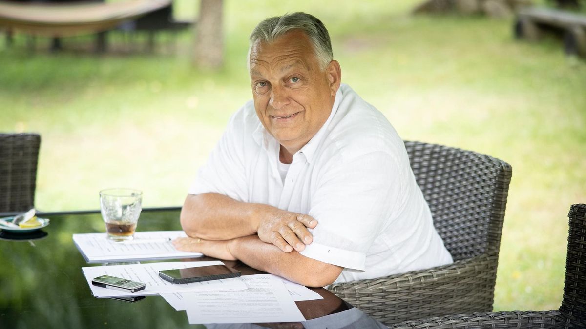 Milyen könyveket olvas nyáron Orbán Viktor? (videó)