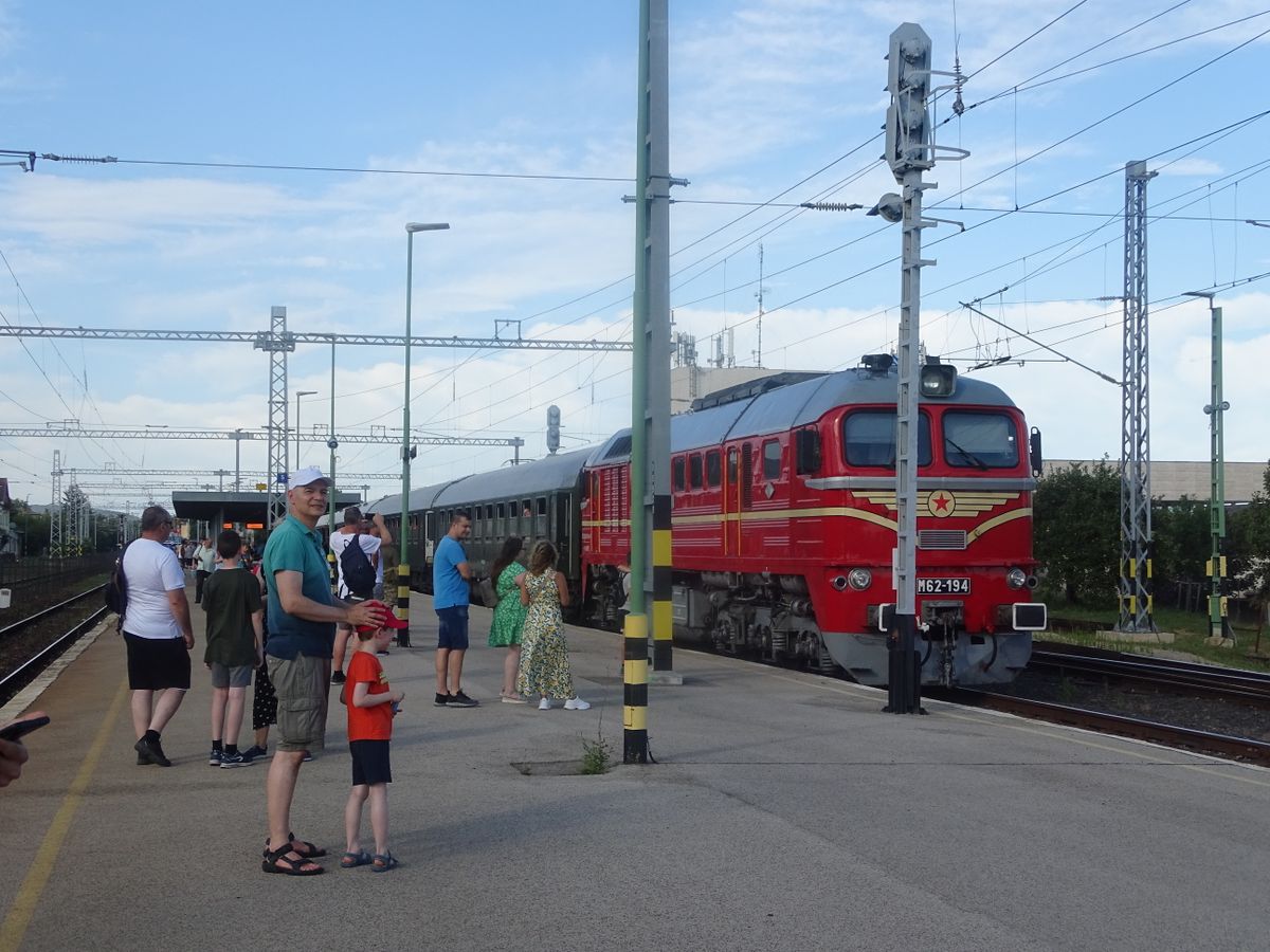 Sokan csodálják, ámbár szeretik. A hétvégén alkalmunk volt repülni egy nagyot a vasút múltjába