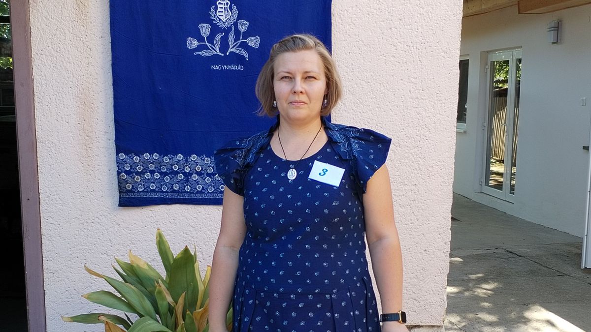 Kékfestős ruhával nyert díjat