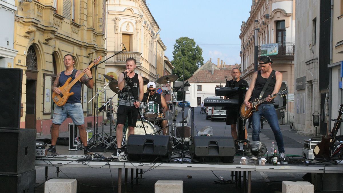 Hűsítő italok és rockzene a pápai belvárosban