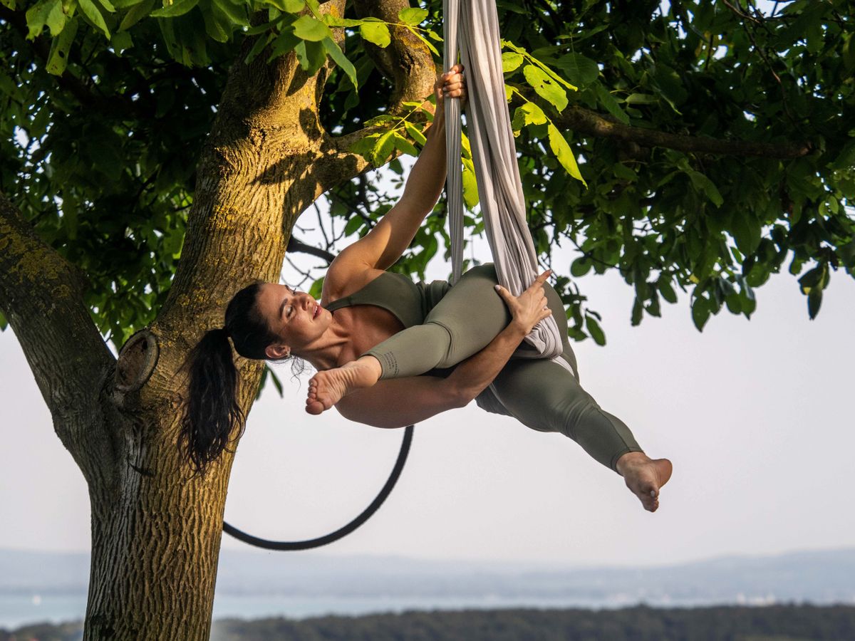 A nyiregyházi Flow Aerial Dance Légtorna és Mozgás Studio bemutatója a Tagyon birtokon. A képen Makra Éva Dóra