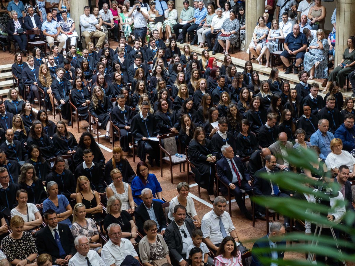 Hogy eljuss a diplomaátadóig, pályázhatsz az UPlifting támogatásra