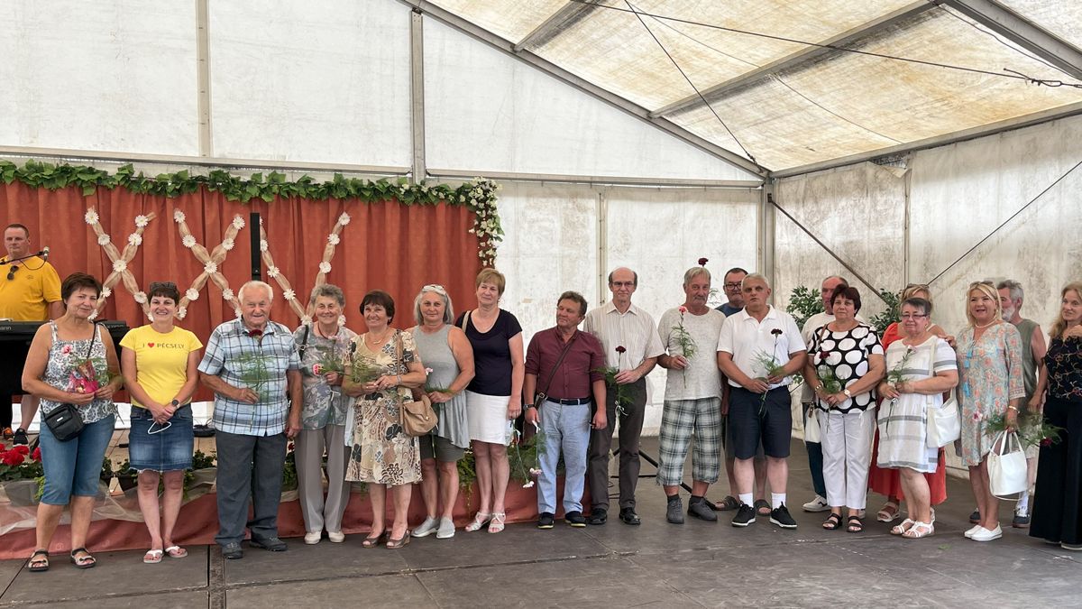 Ötven év után újra együtt a pécselyi általános iskolások