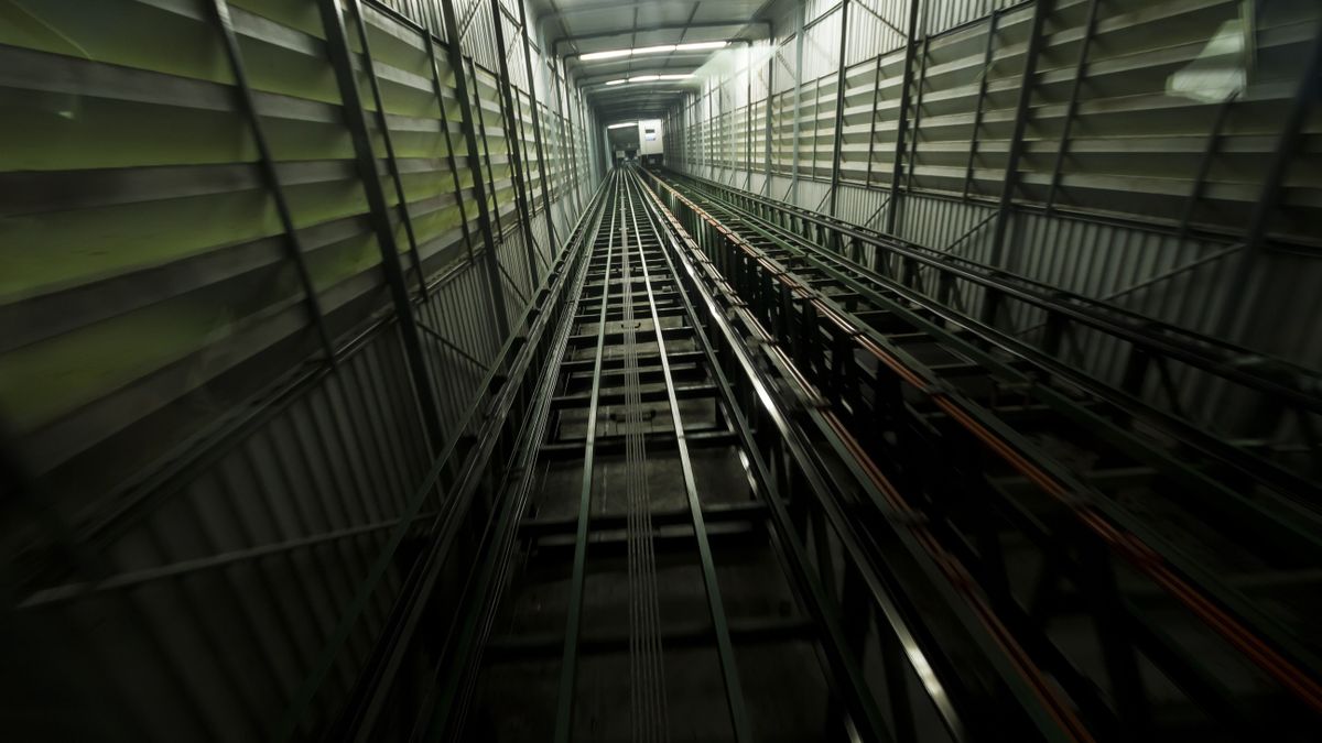 Liftaknába zuhant, azonnal meghalt a gyönyörű fiatal nő