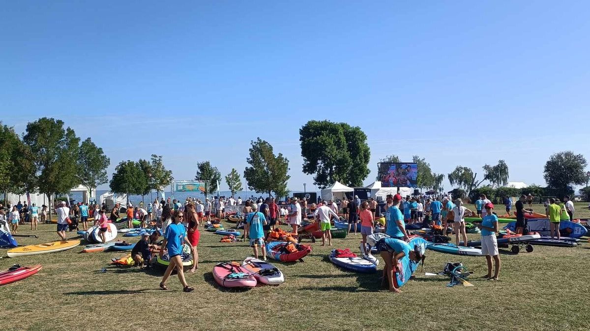 Elindult a mezőny, átszelik a Balatont