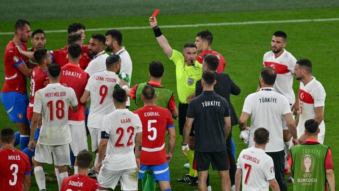 UEFA-döntés: a negyeddöntőben sem vezet meccset Kovács István
