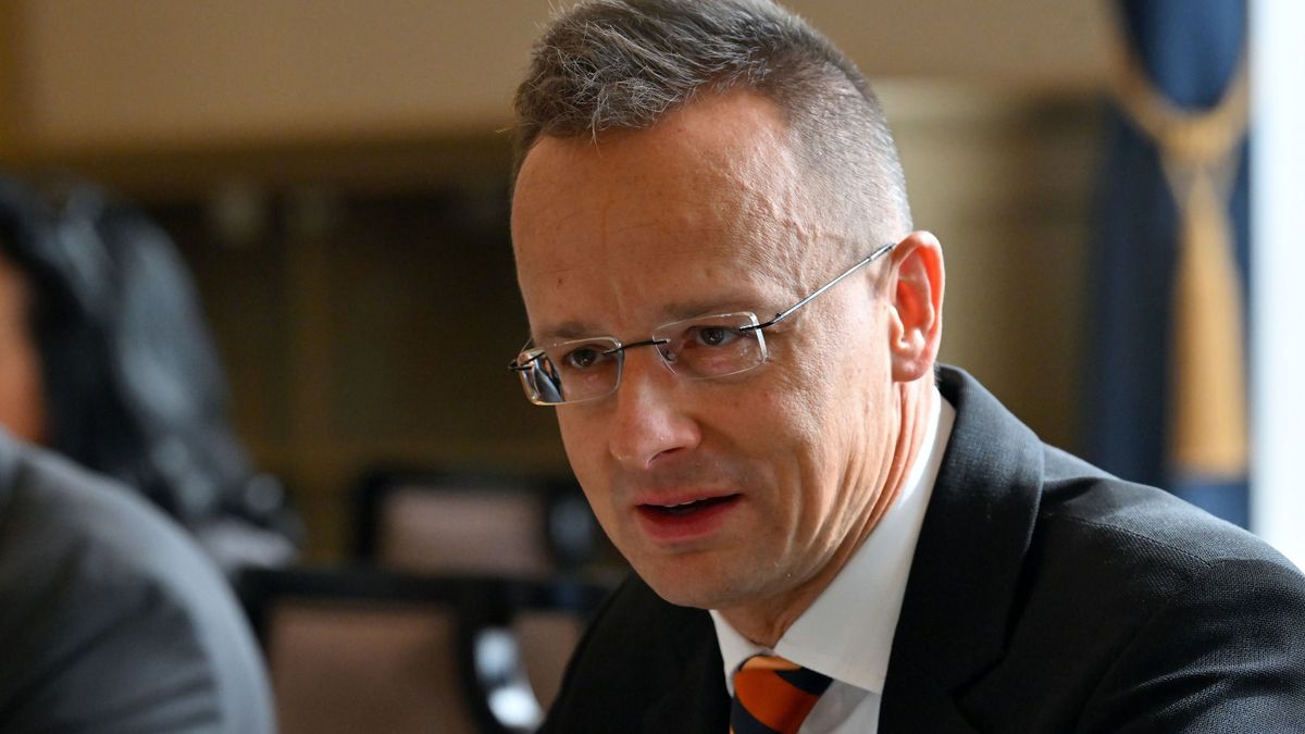 Szijjártó Péter levelet írt a magyarul kiválóan beszélő új holland gazdasági miniszternek