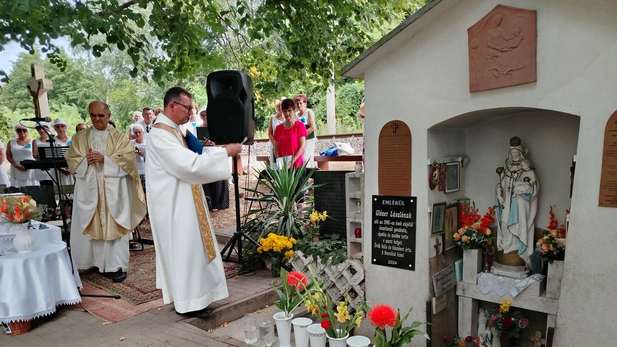 Jézus megáldotta az áldozatukat