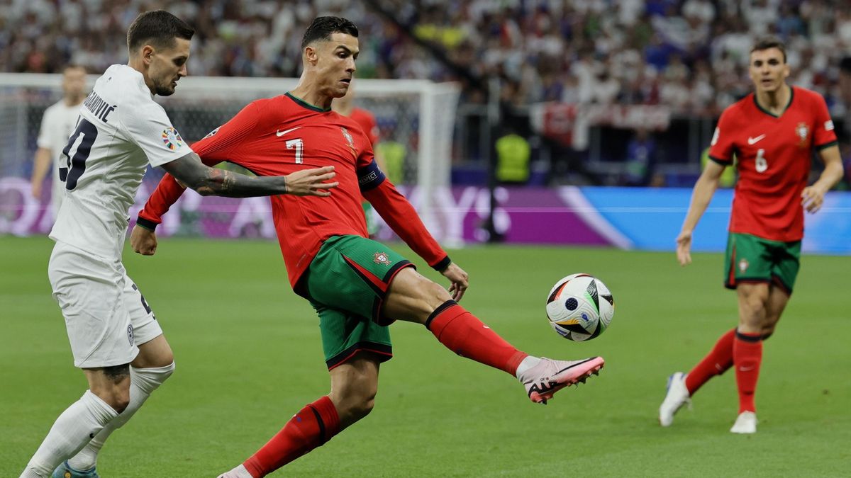 Ronaldo különös bocsánatkérése: a legerősebbekkel is megesik (videó)