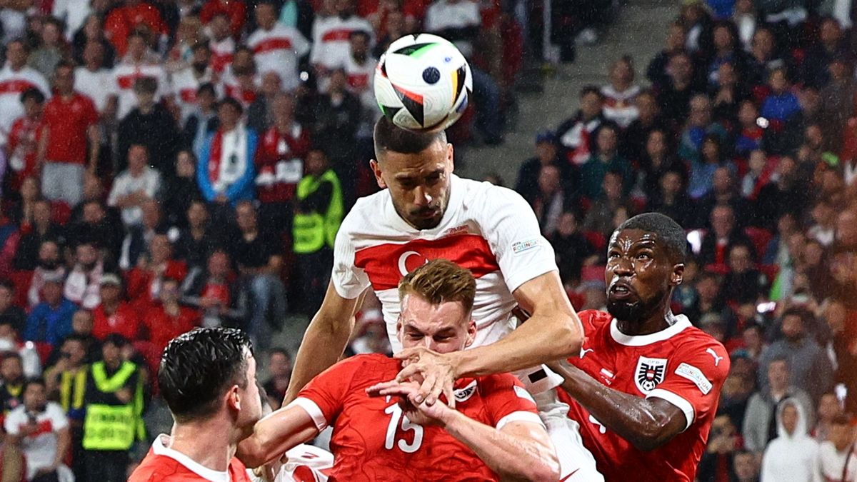 Az Eb legnagyobb védése és szurkolói botrány a török-osztrák meccsen