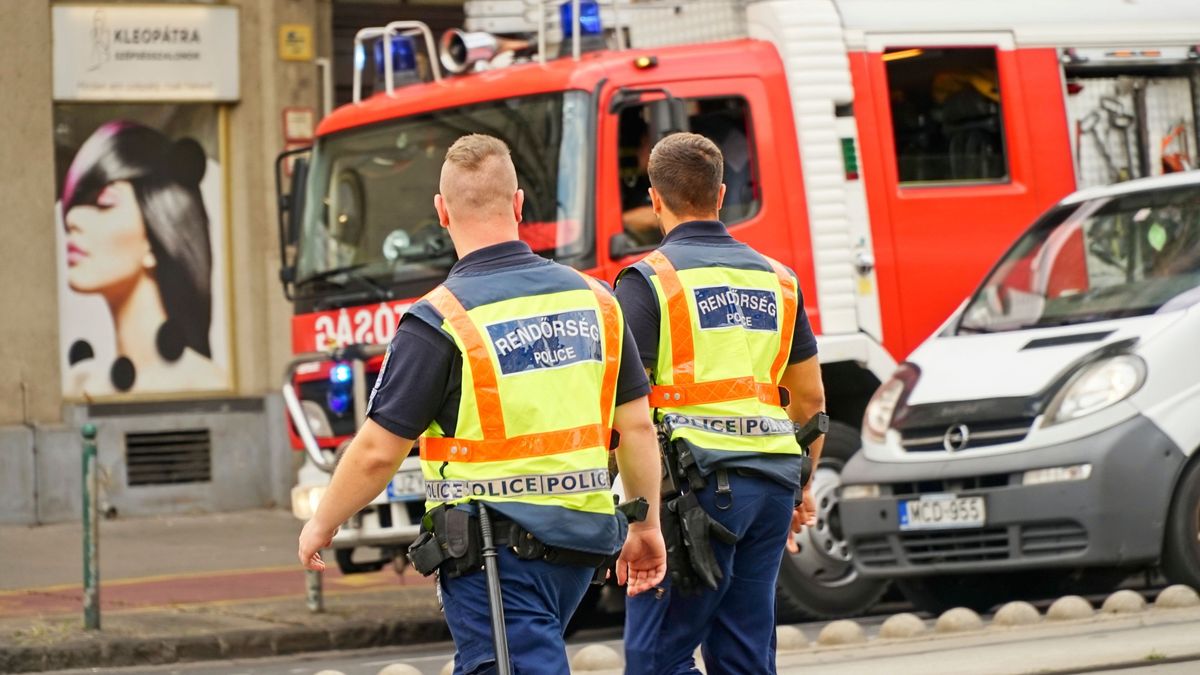 Súlyosan megsérült egy motoros rendőr