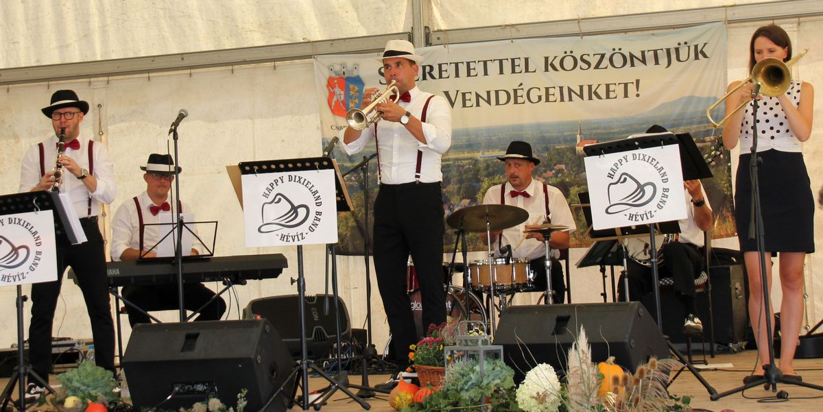 A Happy Dixieland Band számos helyszínen biztosította a remek hangulatot, ami minden bizonnyal augusztus 2-án Balatonedericsen sem lesz másként