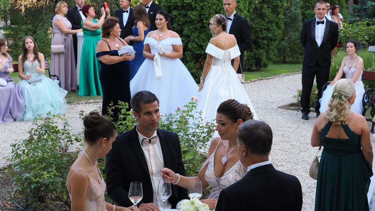 A világ Balatonfüredre figyel: megkezdődött az ikonikus Anna-bál (galéria) (cikkünk frissül)