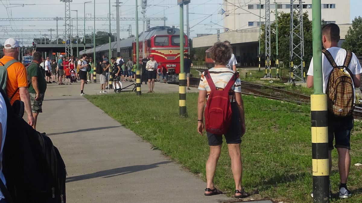 Dízelmozdony gőzös szerepben (videó)